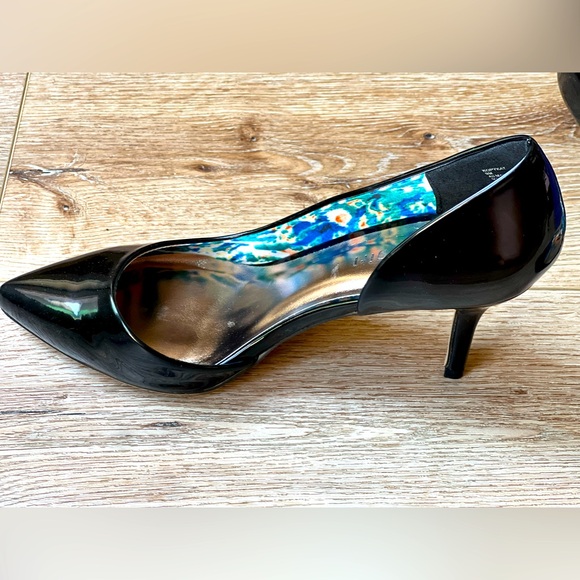 Madden Girl Black Heel - Picture 1 of 8